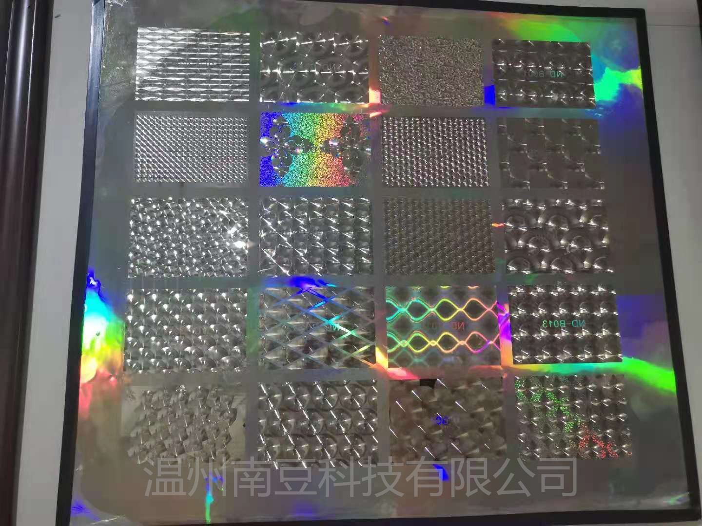 源头工厂批发BOPP镭射膜PET镀铝膜透明镭射膜等镭射材料