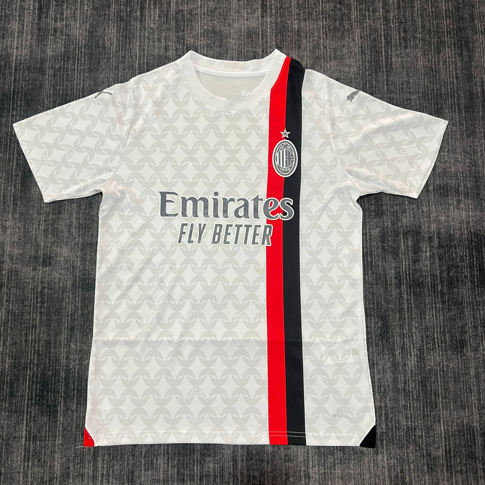 23 - 24 AC Milan fuera de casa