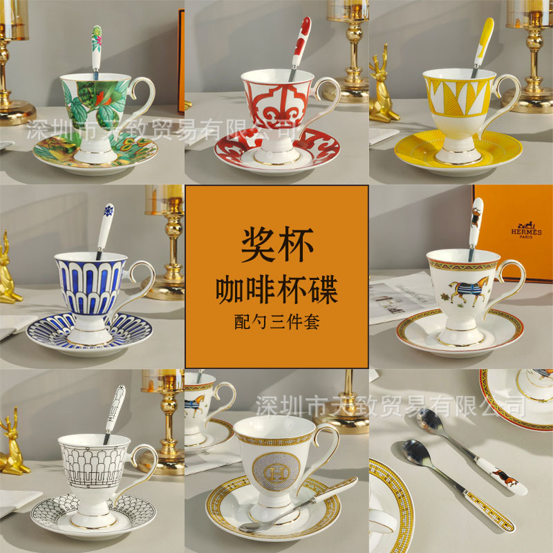 Bone China Fincan Dəsti Retro Üslubda Hədiyyə Qutusu ilə