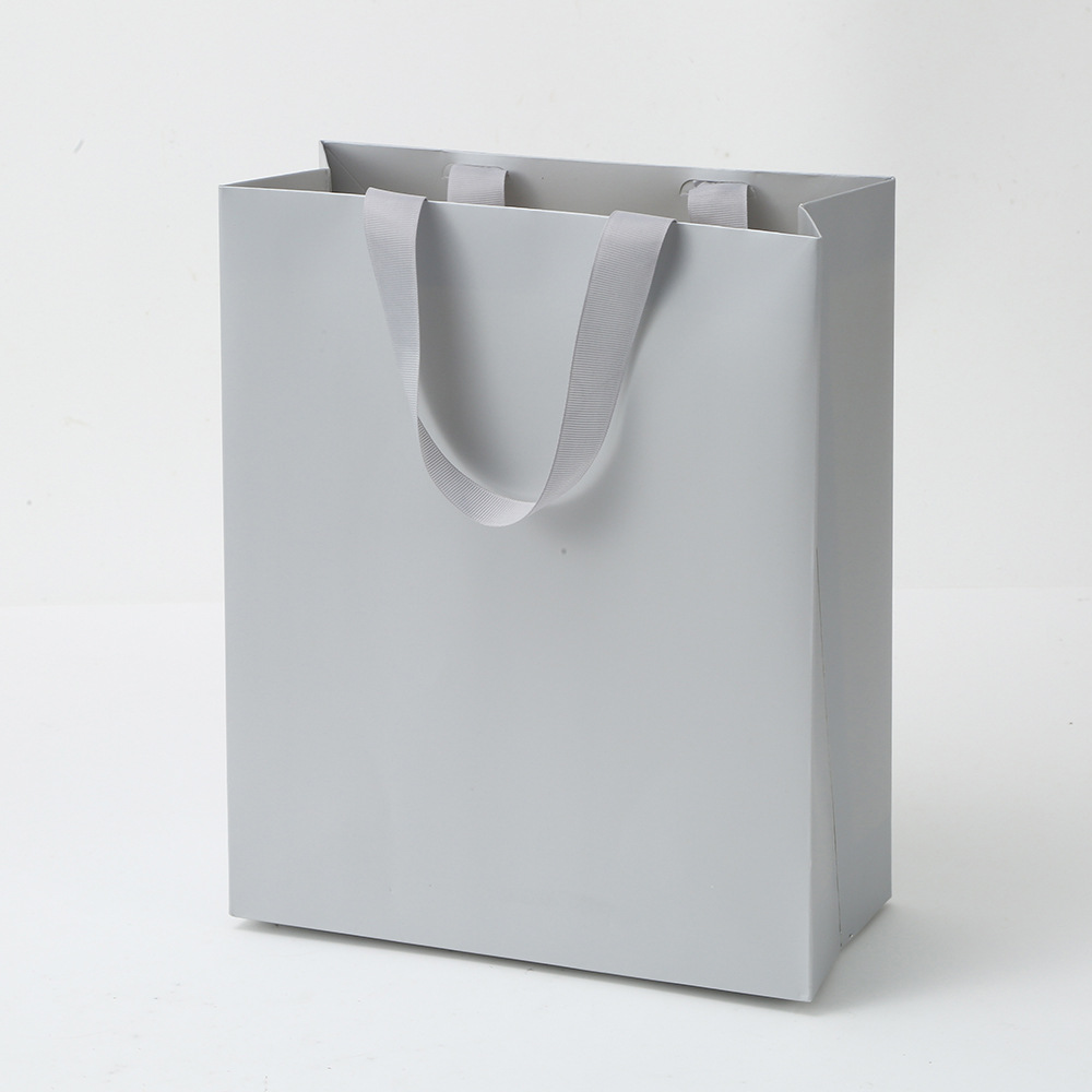 Bolsas de papel de mano de stock joyería ropa bolsa de papel de cartón blanco logotipo impresa bolsa de embalaje vertical bolsa sin cintura