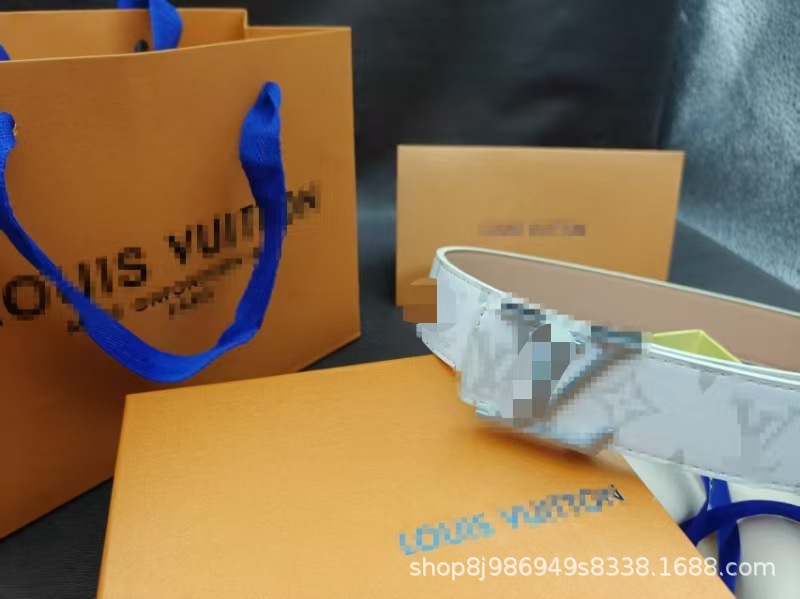 White flower silver buckle