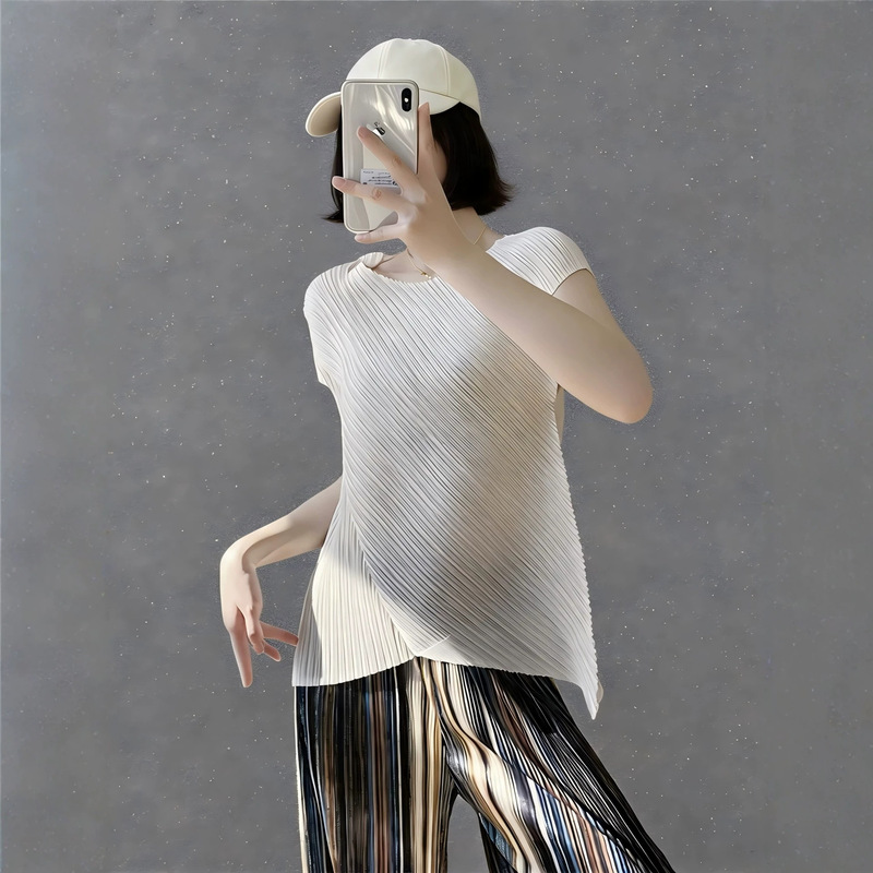 Spring and Summer New Issey Miyake Style Pleated Top, Niche Relaxed Style, Textured Diagonal Cut, Loose Fit, Slimming, Irregular Short Sleeves Spring and Summer New Issey Miyake Style Pleated Top, Niche Relaxed Style, Textured Diagonal Cut, Loose Fit, Slimming, Irregular Short Sleeves