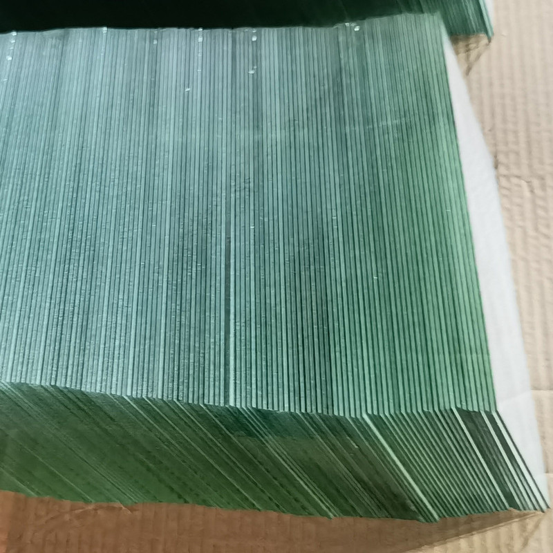 Ultra-Thin Float Glass Raw Sheet 1.6mm 1.8mm 2.0mm 2.1mm Grids Glass Photo Frame Glass Ultra-Thin Float Glass Raw Sheet 1.6mm 1.8mm 2.0mm 2.1mm Grids Glass Photo Frame Glass