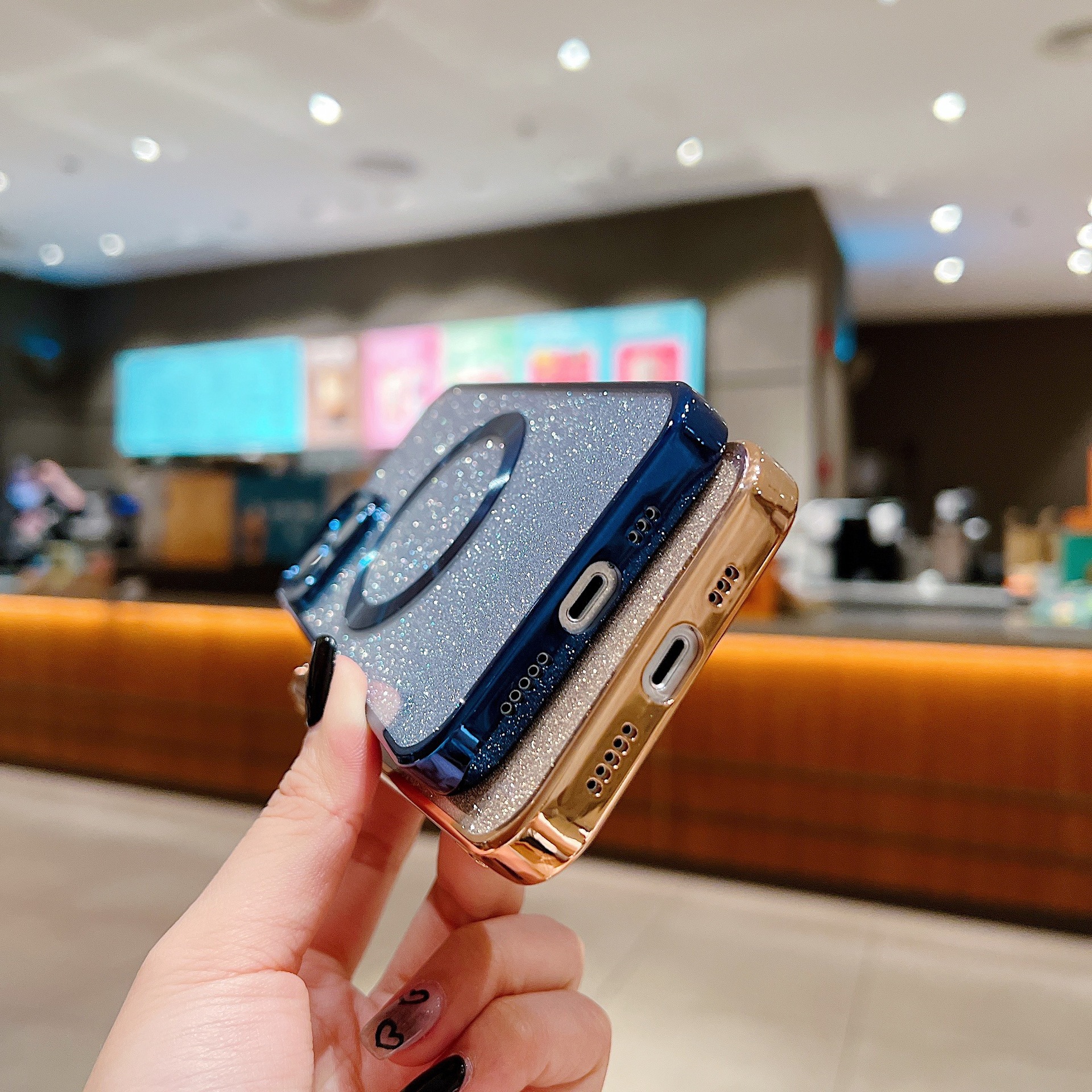 TechGlobe TechGlobe Custodia morbida glitterata con ricarica wireless magnetica per iPhone 17 Pro Max 16_voghion.com