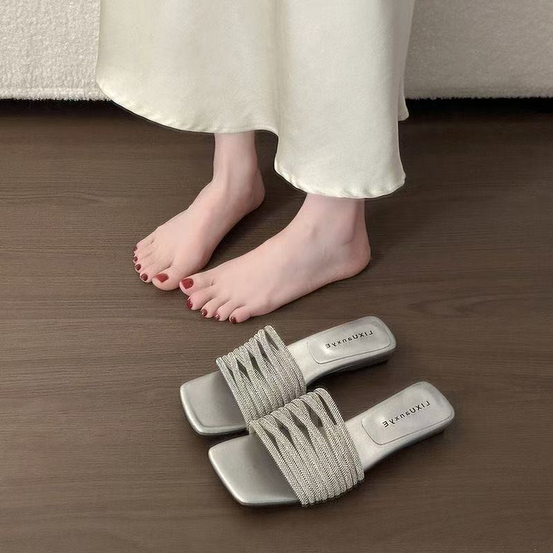 2026 verano nuevo tacones desgaste de alta sensación zapatillas de cinturón delgado fuera de casa usar zapatillas diarias cuadradas image 2