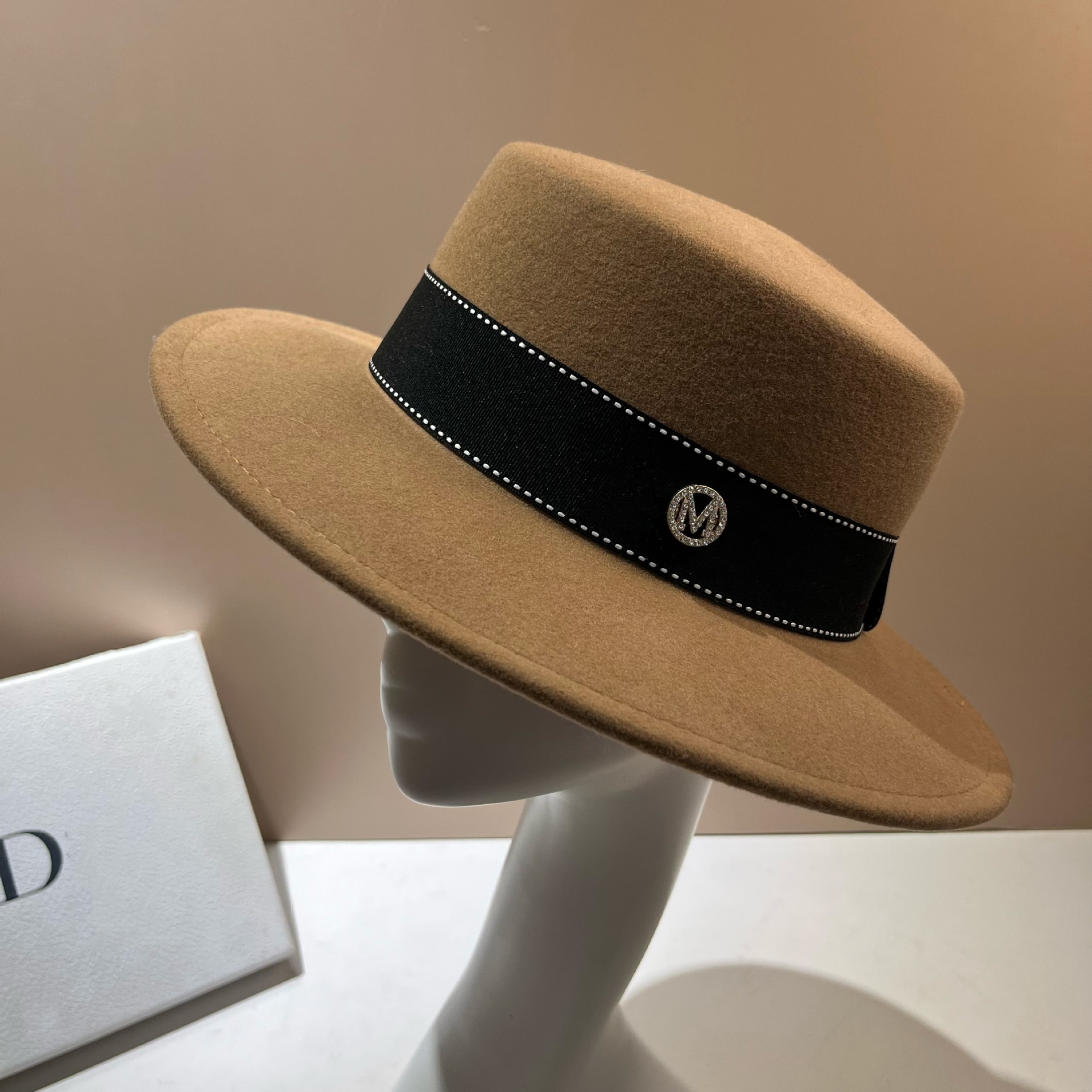 Cappello in lana inglese stile M per autunno e inverno, cappello da jazz con parte superiore piatta in stile Hepburn, alla moda, da donna_voghion.com