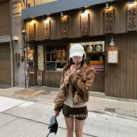 皮草;女式毛呢外套;围巾