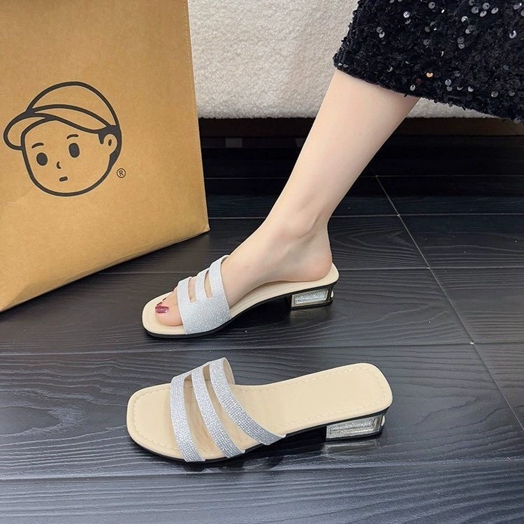 Штапки со стразами с толстыми каблуками женские летние 2025 новые тапочки с открытыми пальцами женские носить темперамент