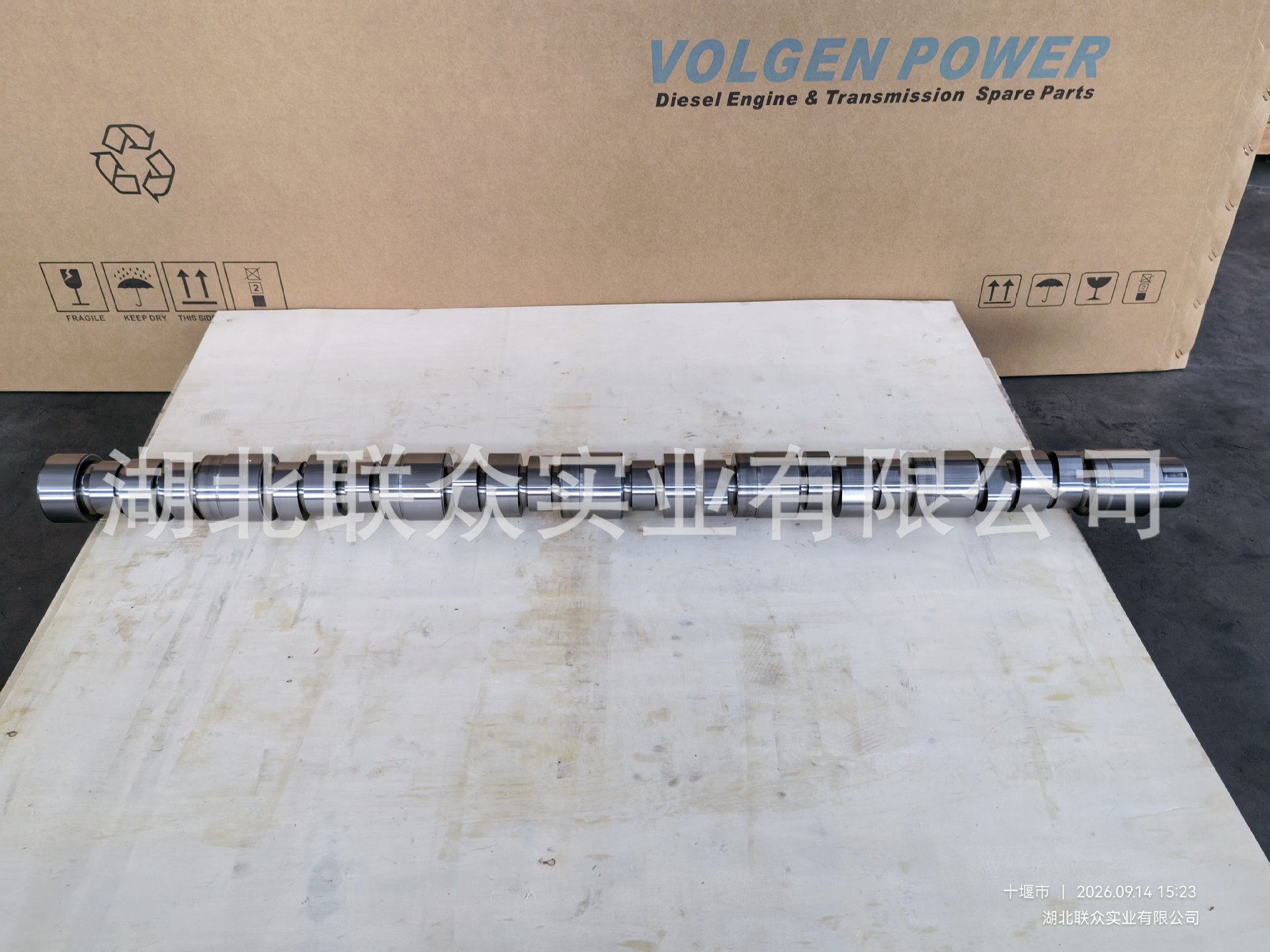 Suitable for Cummins KTA19 engine camshaft 3066877