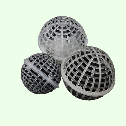 Porous spherical suspended sphere packing for wastewater treatment, biofilm formation speed, spherical anaerobic tank and biochemical tank use suspended sphere packing