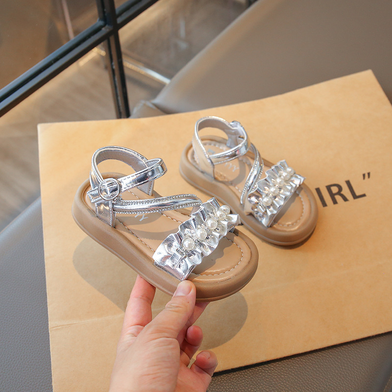 Sandálias princesa de niñas 2026 verano nuevo estilo de moda infantil vacío zapatos casuales zapatos de playa suaves de perla image 5