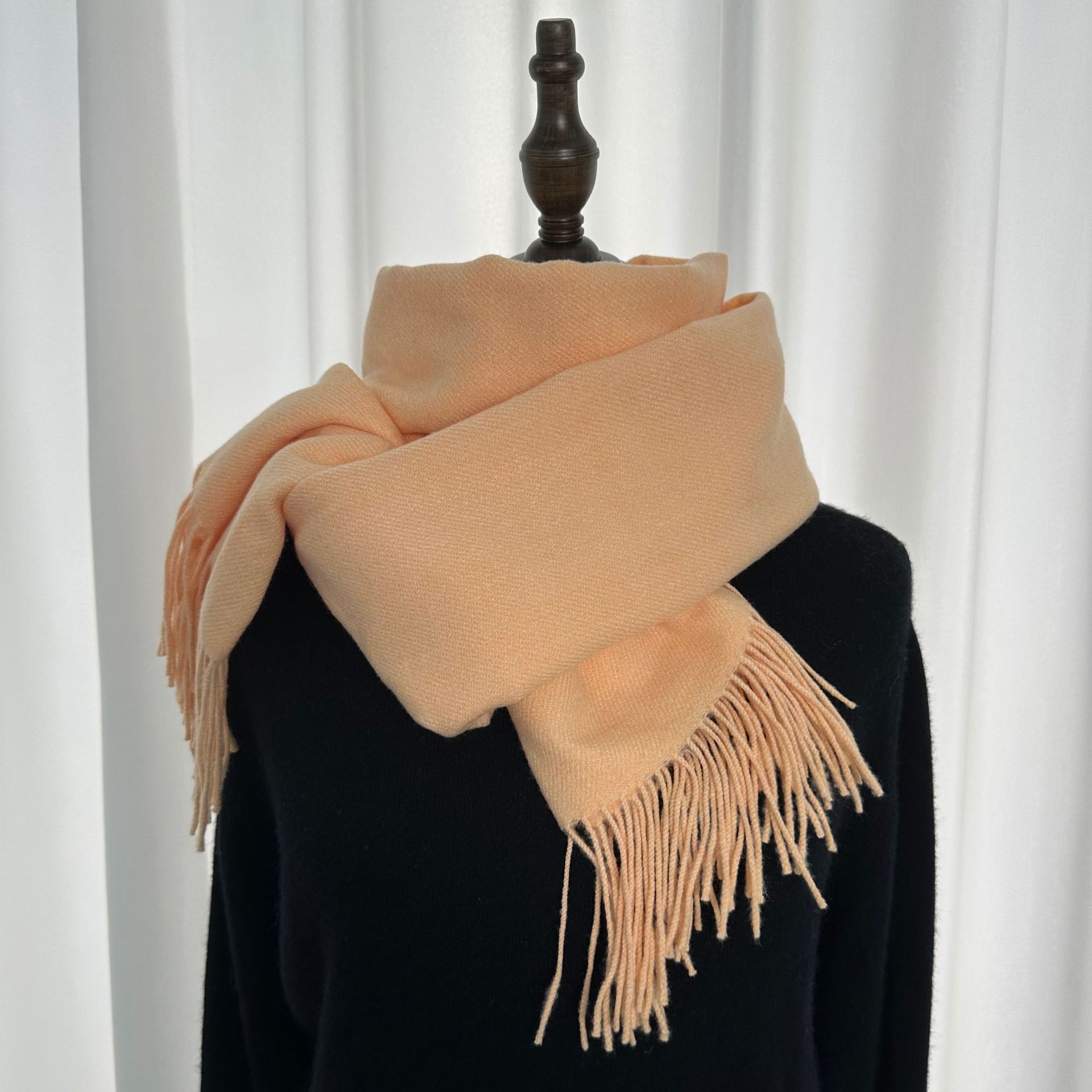 2023 nouveau monochrome pour femme, style décontracté japonais coréen, écharpe chaude, châle à la mode, peau de mouton d'automne et d'hiver_voghion.com