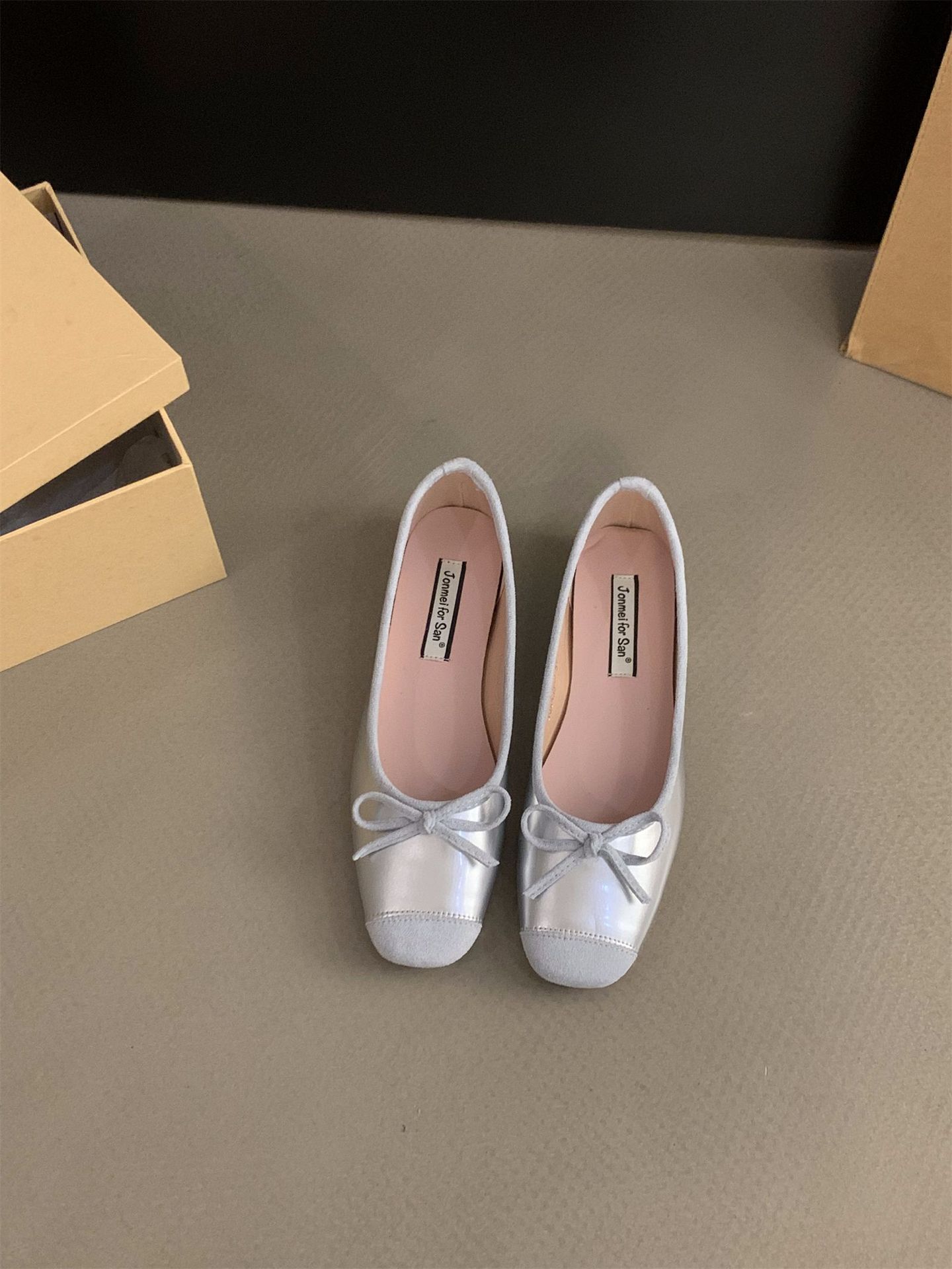 Aumento de altura interior de estilo francés pequeño rojo zapatos de mujer primavera y otoño 2025 primavera bow ballet suave zapatos de noche