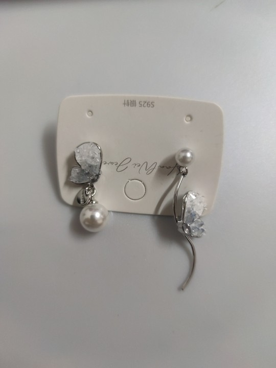 Pendientes de perlas de mariposa de flores retro de oro real, agujas de plata galvanizadas, pendientes de diseño exagerado, pendientes de sentido avanzado de nicho
