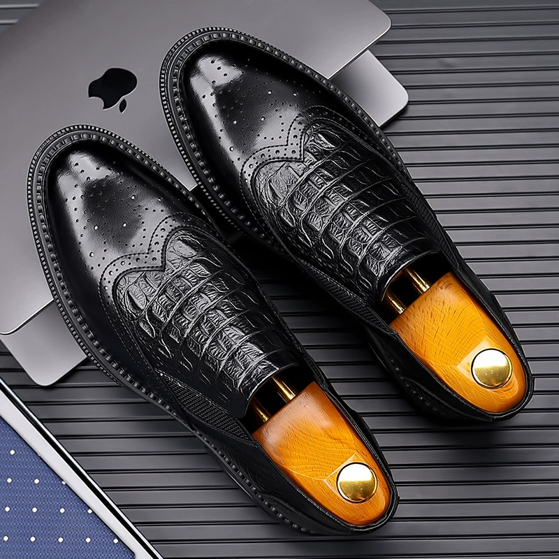 Кожаные туфли с крокодиловым принтом, мужские деловые резные мужские туфли в британском стиле, Повседневные слипоны, Осенние свадебные туфли для жениха