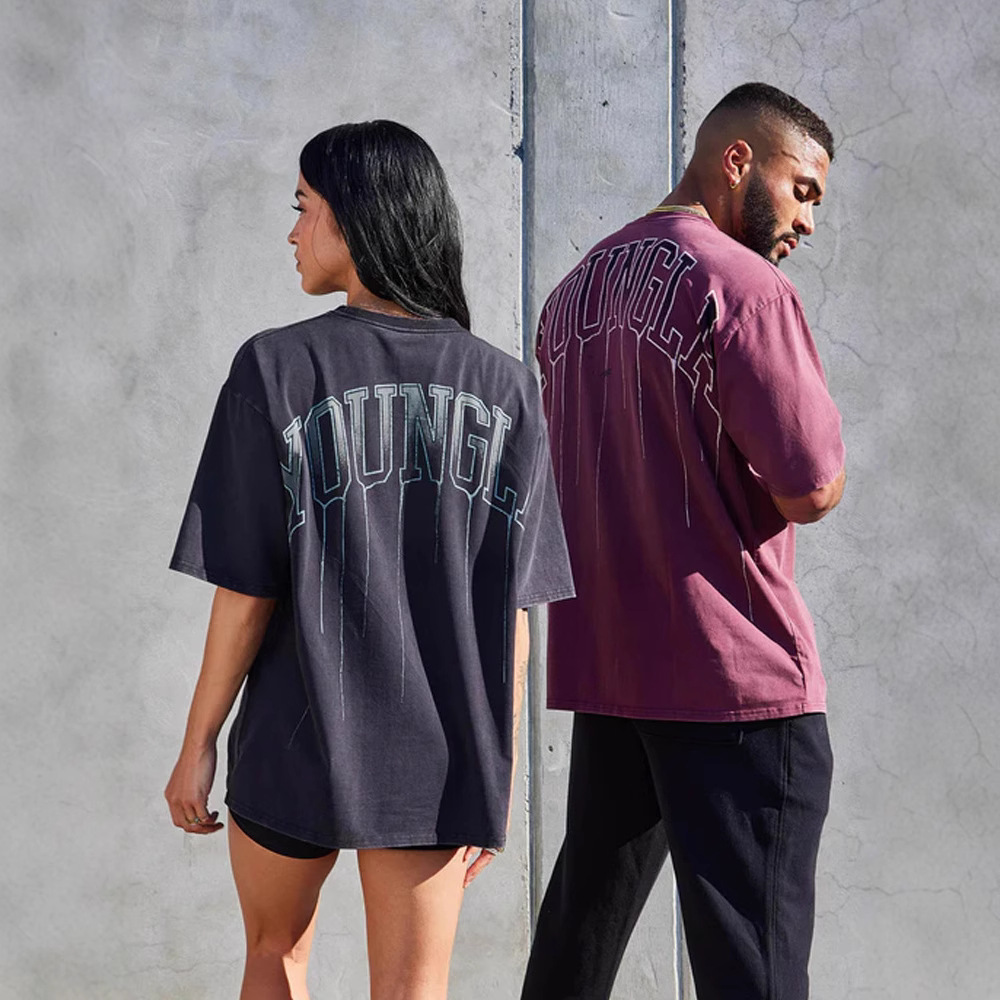 T-shirt for men and women with a round collar
