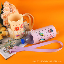 跨境2025款洞洞硅胶简单儿童水杯套斜跨保温杯套创意DIY背带杯套