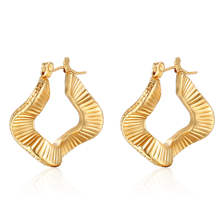 Pendientes de acero inoxidable en forma de abanico europeo y americano transfronterizo retro de moda chapado en oro real de 18K Pendientes pequeños exquisitos de mujer