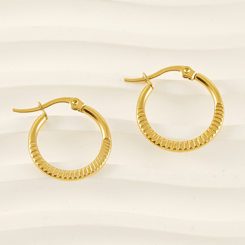 Pendientes de círculo de acero de titanio europeos y americanos diseño de nicho de acero inoxidable femenino temperamento rayado minimalista pendientes redondos del todo fósforo