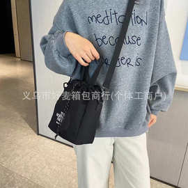 包包女新款跨境潮牌简约百搭单肩包斜挎包手提包包户外出行机包