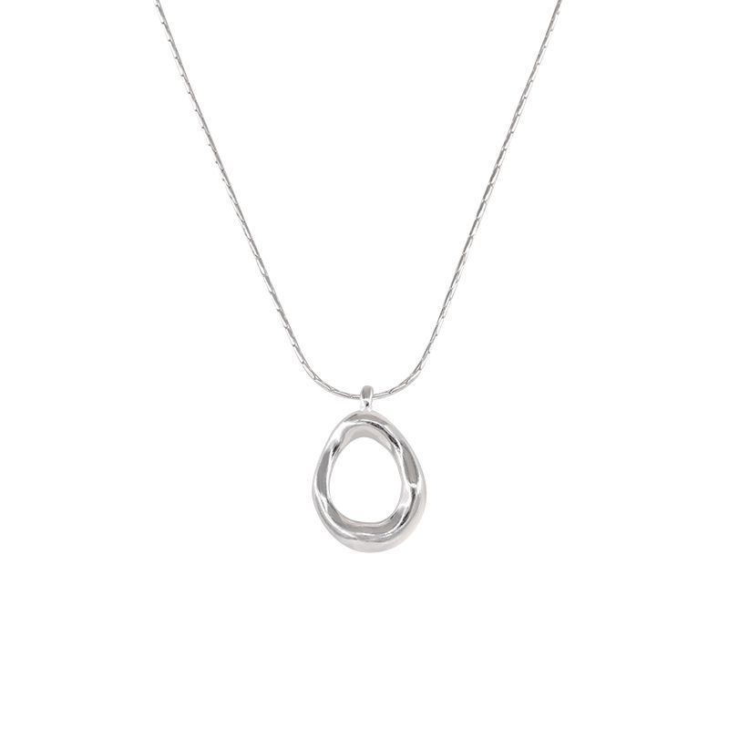 Lichte luxe, niche, onregelmatige ins waterdruppel sterling zilveren ketting, 2023 nieuwe minimalistische high-end sleutelbeenketting,_voghion.com