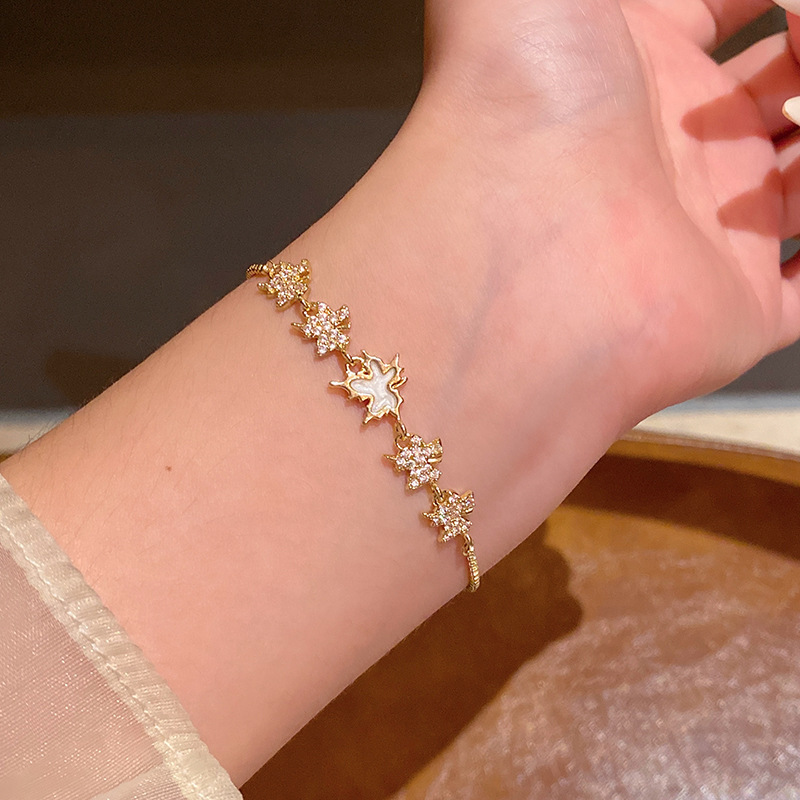 Pulsera de perlas de sentido avanzado de nicho de lujo ligero, temperamento de moda coreano femenino, pulsera de amor de circón intermitente, pulsera de cristal