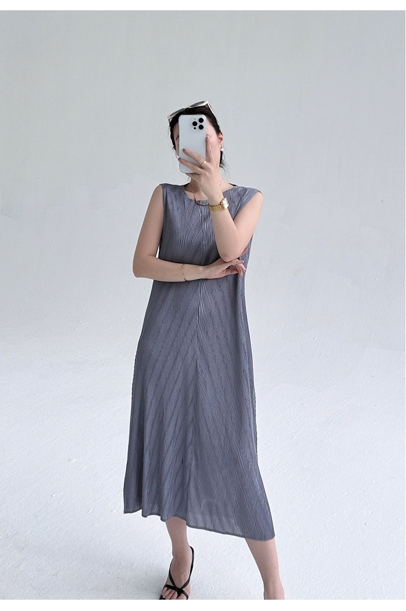 Đầm maxi nữ không tay cổ tròn chất liệu nhăn phong cách hiện đại — màu đen chi tiết 8