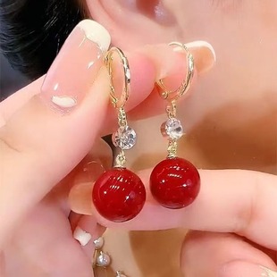 Red Pearl Earrings Women's Light Luxury High-end All-match Elegant Earrings Niche Design Touching Yuji Ear Buckle Earrings