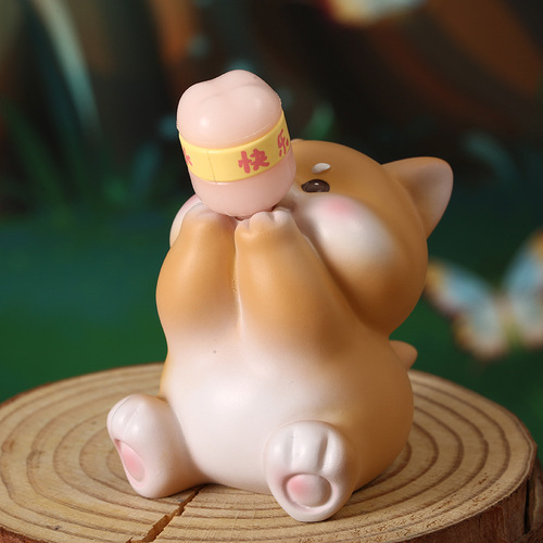 Happy tons of tons of ornaments, creative mini hand-made dolls, Coke pigs, small animals, resin craft gifts wholesale