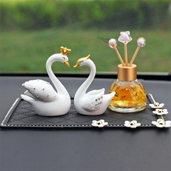 新款大號創意汽車裝飾車載卡通情侶天鵝汽車擺件浪漫情侶天鵝車載