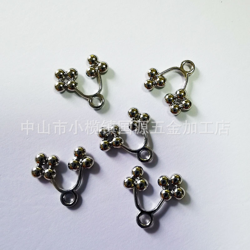 2022新款跨境欧美内衣鸡心U型花吊坠时尚合金金属配件服装配饰品