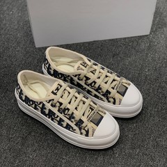 莆田 D's ウォークン刺繍フラットキャンバスシューズ老眼レターレースアップ多用途ファッションスポーツレディーススニーカー
