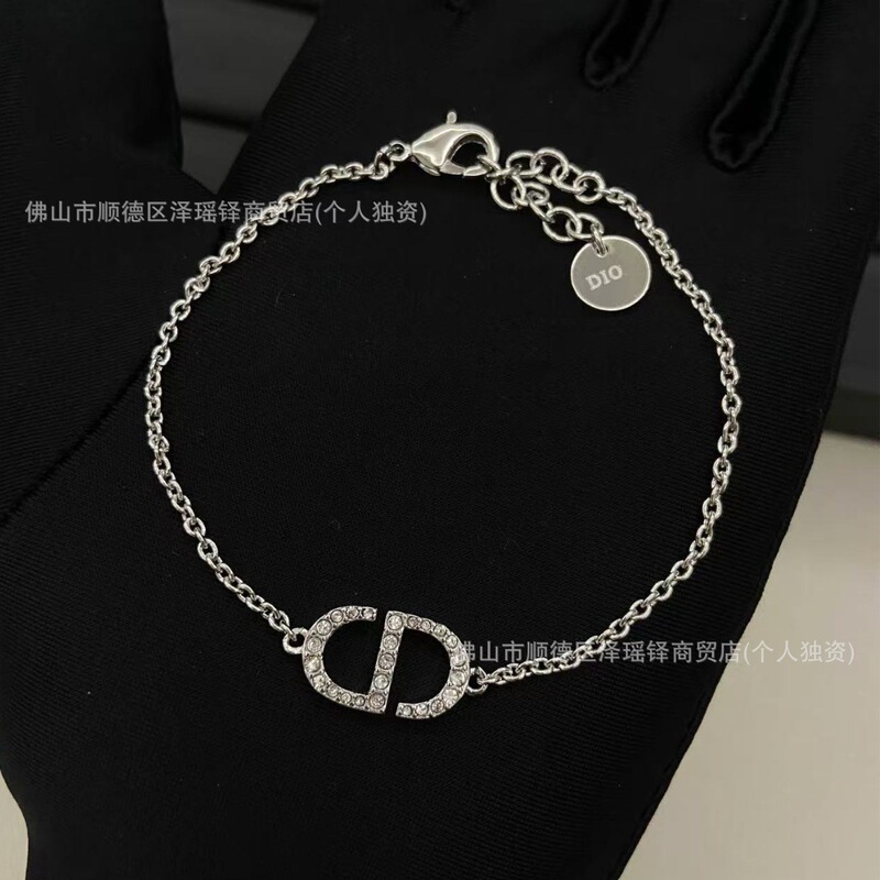 D-brand CD bracelet with detailed diamond-encrusted pig nose design for women, D-brand fashion trendy women's jewelry, factory wholesale D-brand CD bracelet with detailed diamond-encrusted pig nose design for women, D-brand fashion trendy women's jewelry, factory wholesale