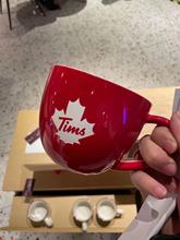 764TTims咖啡马克杯枫叶咖啡雕刻喝水杯大红色经典圆形陶瓷水杯新