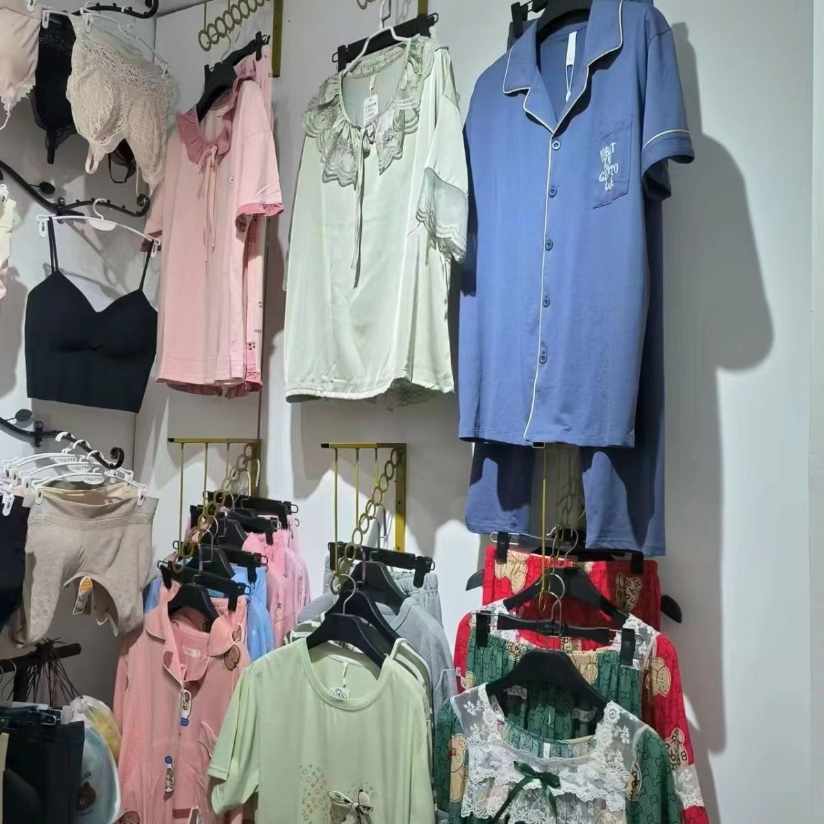 铁艺服装店衣架服装店展示架上墙墙上衣架服装店衣服挂钩衣服架子