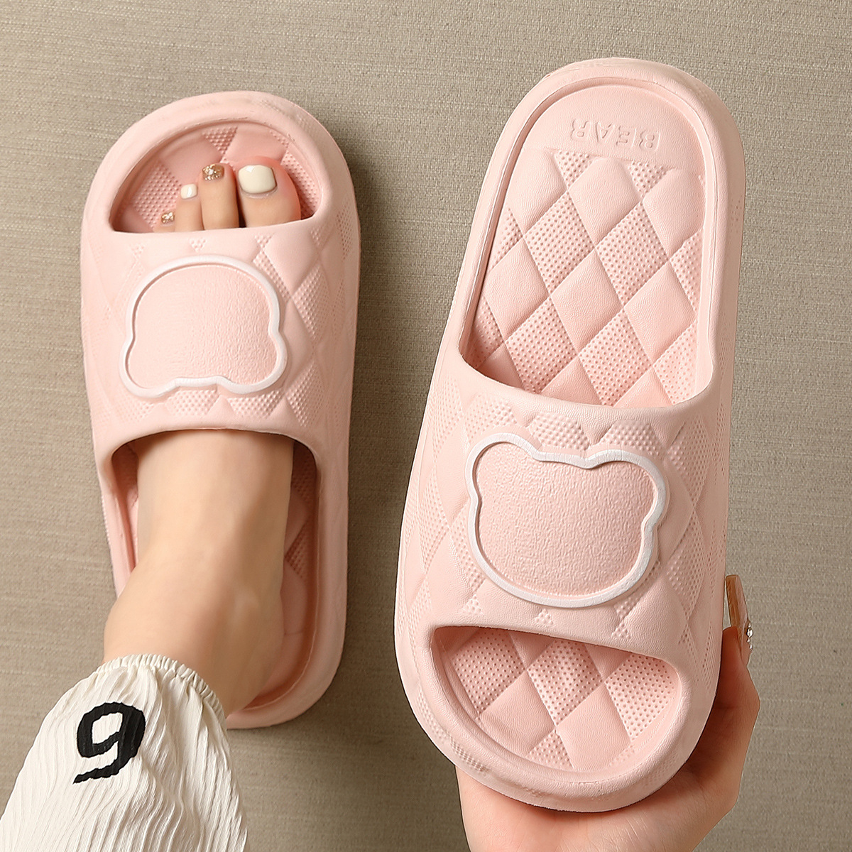 Zapatillas de verano zapatillas de dibujos animados mujer suela gruesa casa chanclas de baño interior zapatillas de baño hombres eva sandalias y zapatillas al por mayor