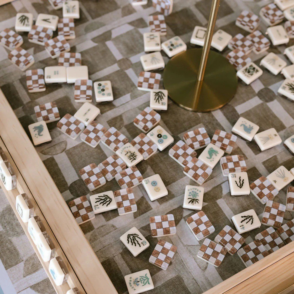 American Water Source Beth Acrylic Mahjong Set, 160 tiles, a household gift set with hand-crafted tiles and crystal tiles