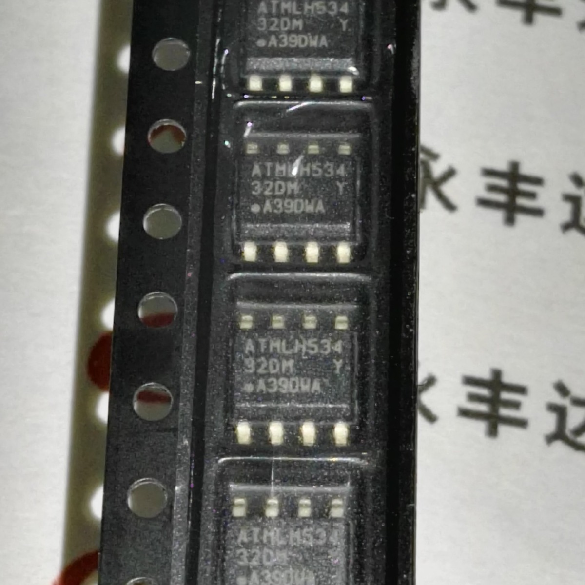 AT24C32D-SSHM-T  32DM ATMEL SOP-8 存储IC 24C32