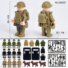 积木反恐特种部队人仔M8057儿童拼装积木玩具武器片装备箱棕狗香