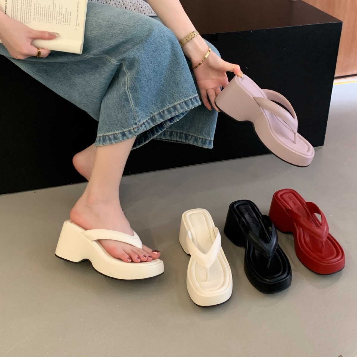 Solid color universal mule