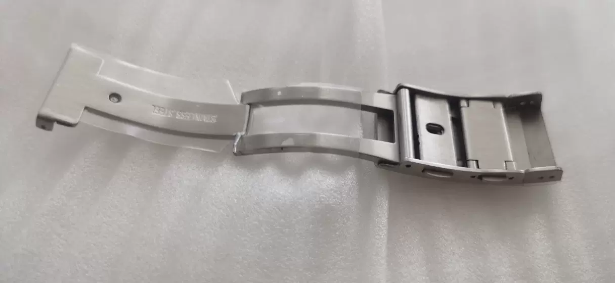 高档优质轻奢 伸缩调节长度 316L 不锈钢折叠扣双按扣表带扣