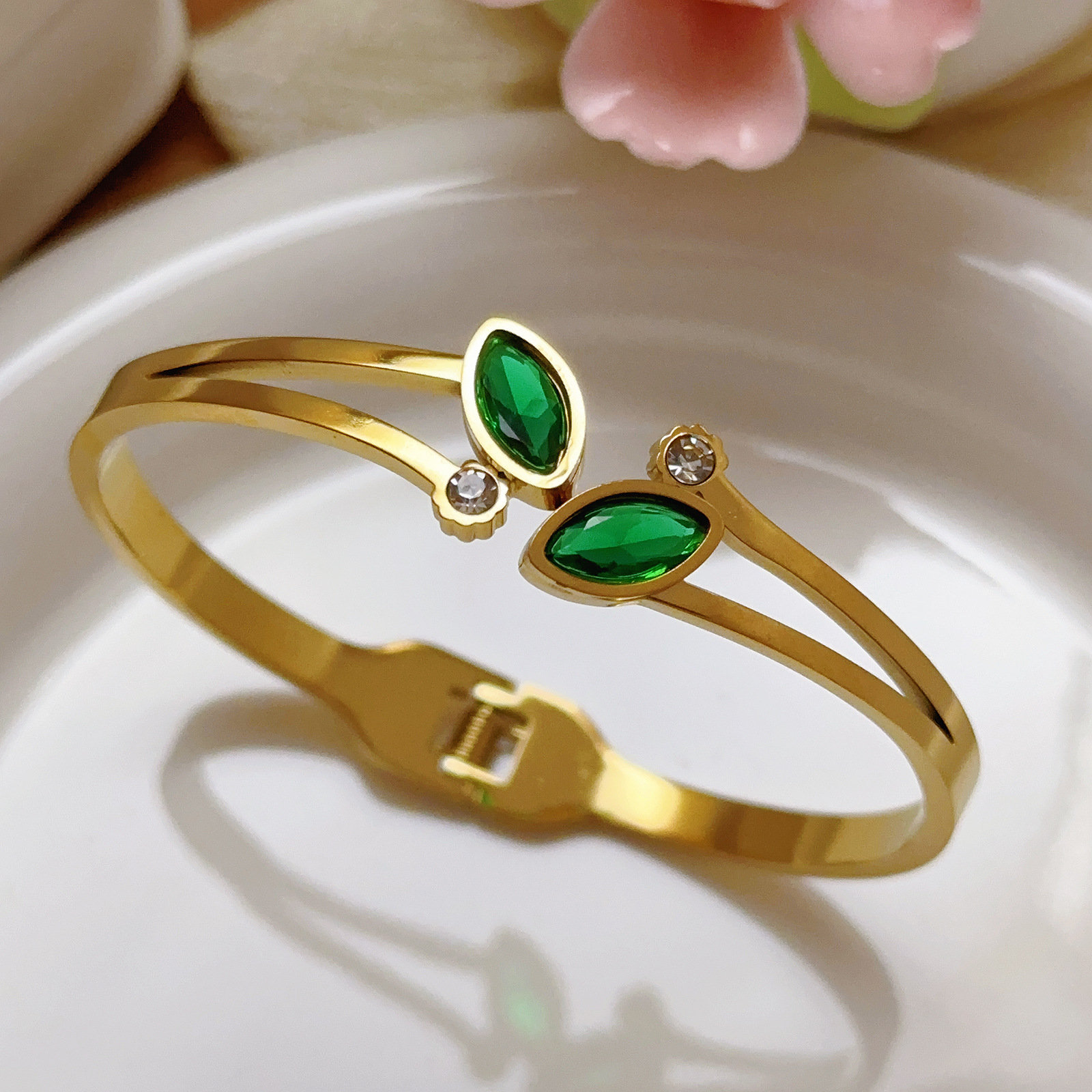Brazaletes de diamantes de lujo retro de estilo europeo y americano de moda de lujo ligero de acero inoxidable de oro de alta calidad joyería nueva pulsera