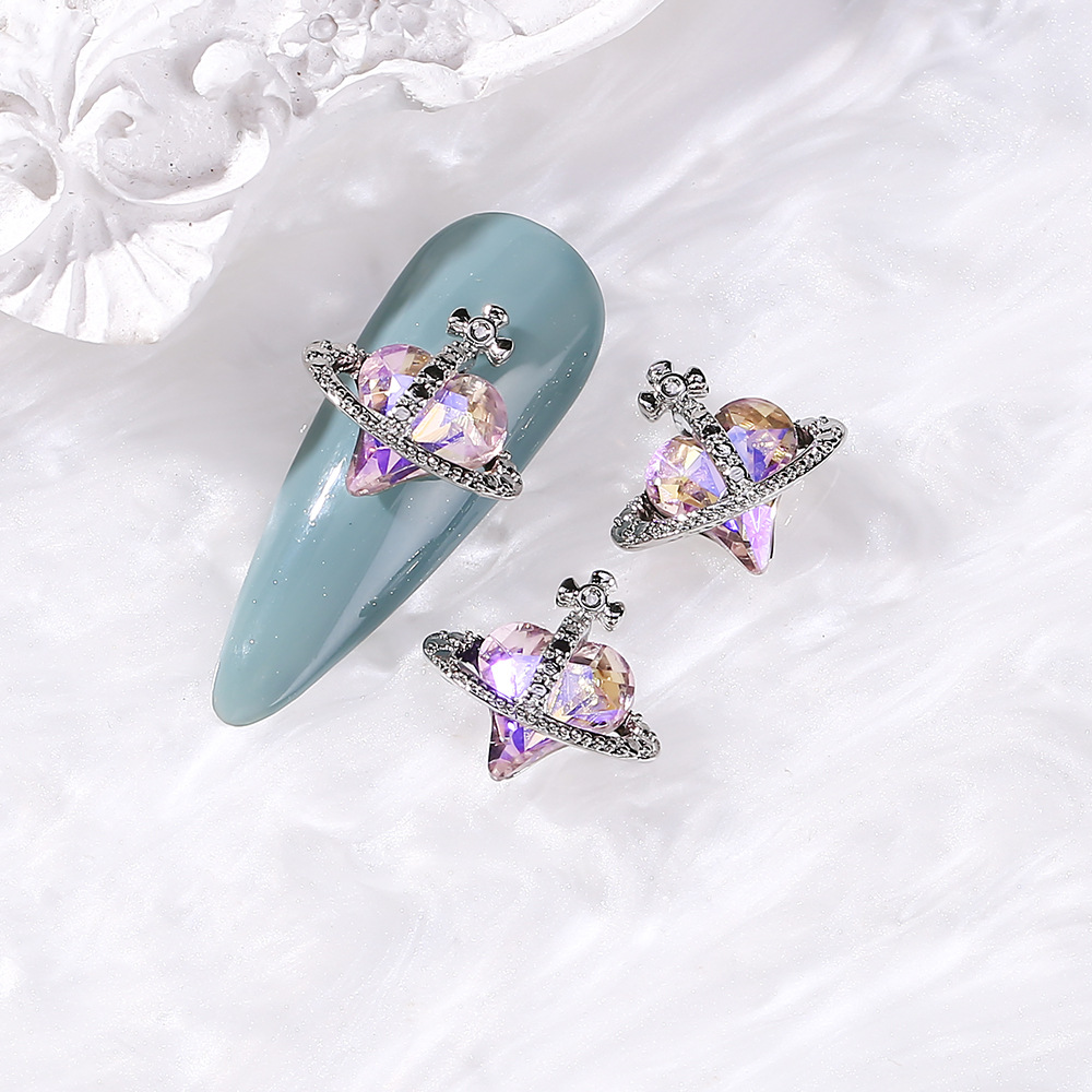 En línea celebridad reina madre uñas aleación joyería torcida melocotón corazón diamante retro estilo oscuro plata uñas accesorios de diamantes decorativos