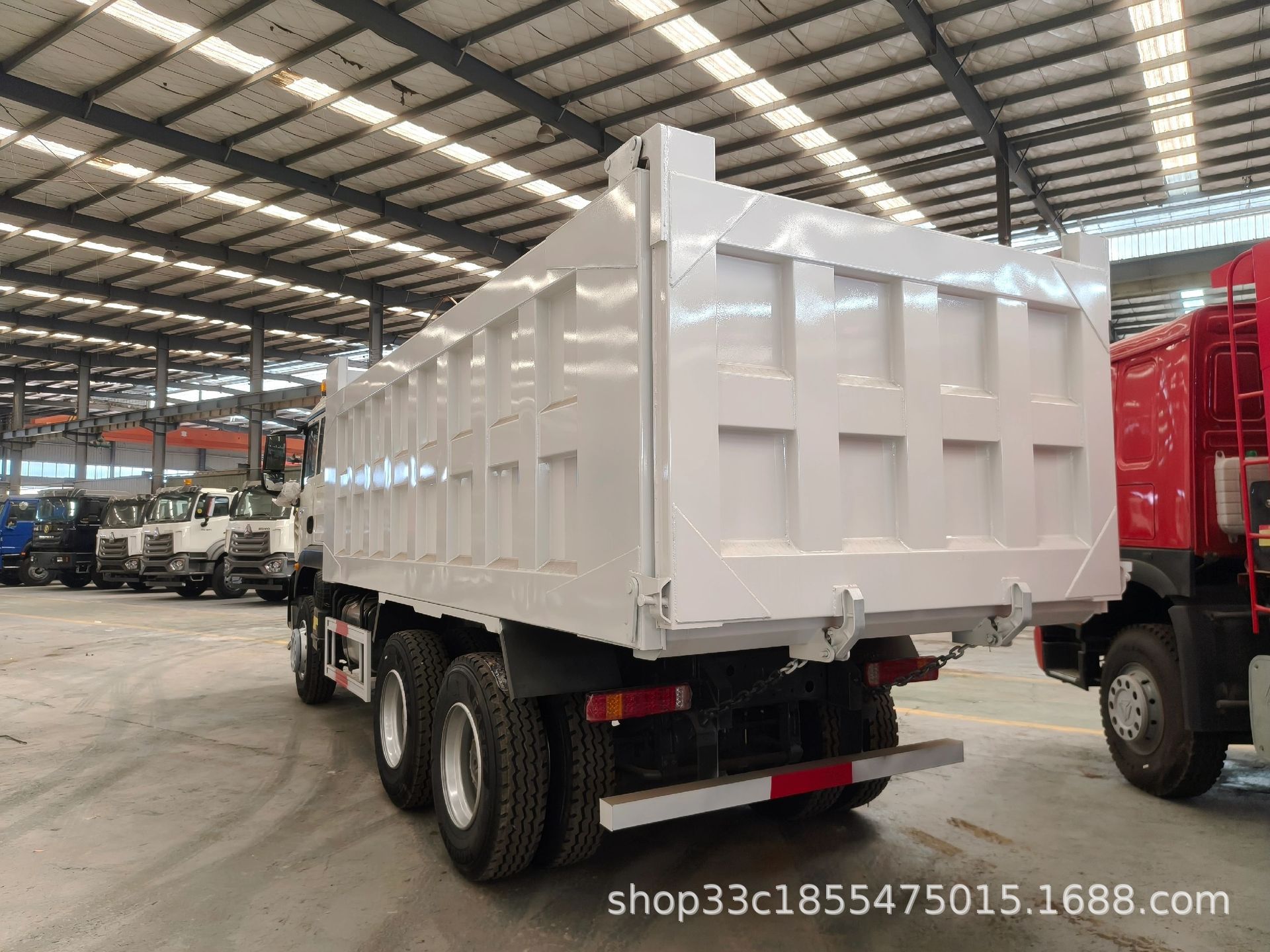 Foreign trade export heavy-duty truck HOWOTX6X4 dump truck with 371 horsepower for transporting soil and debris