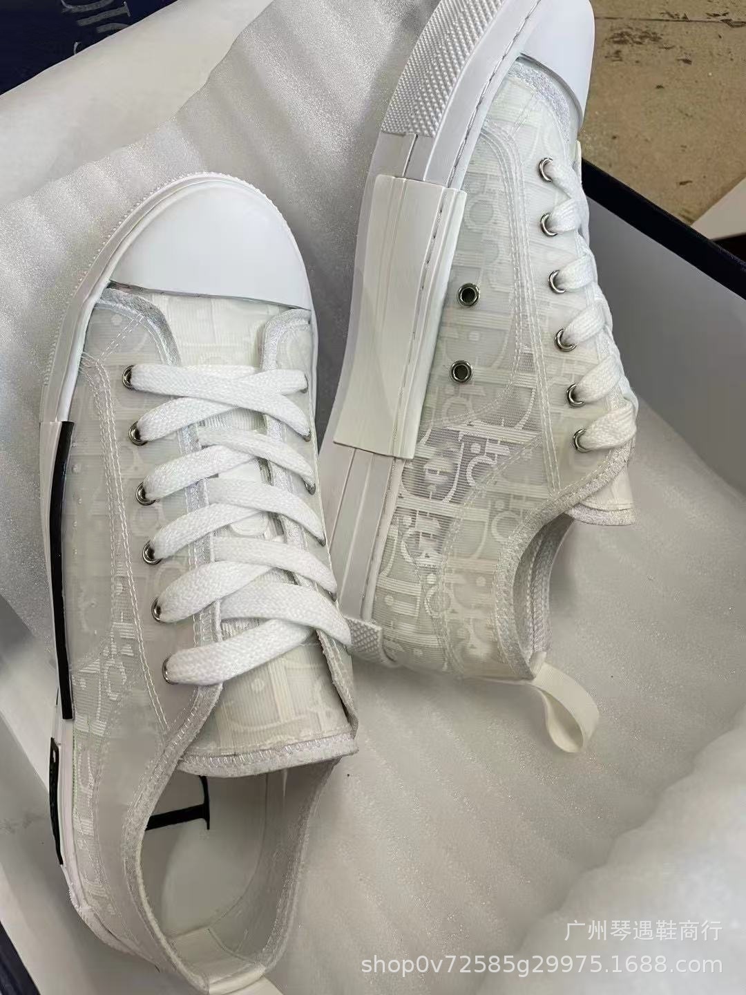 D familia de zapatos de hombre de verano nuevos zapatos blancos de marca de moda para hombres zapatos de lona transpirables skate casuales zapatos de pan para hombres y mujeres