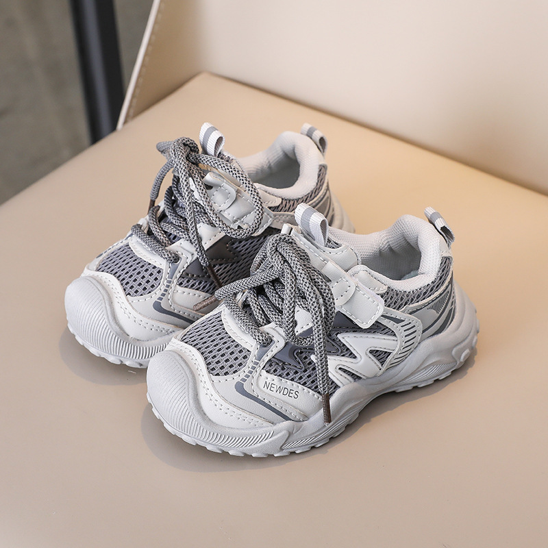 Niños y niñas zapatilla de deporte 2024 primavera y otoño nuevo bebé zapatos para correr de fondo suave zapatos para niños zapatillas de malla para niños al por mayor