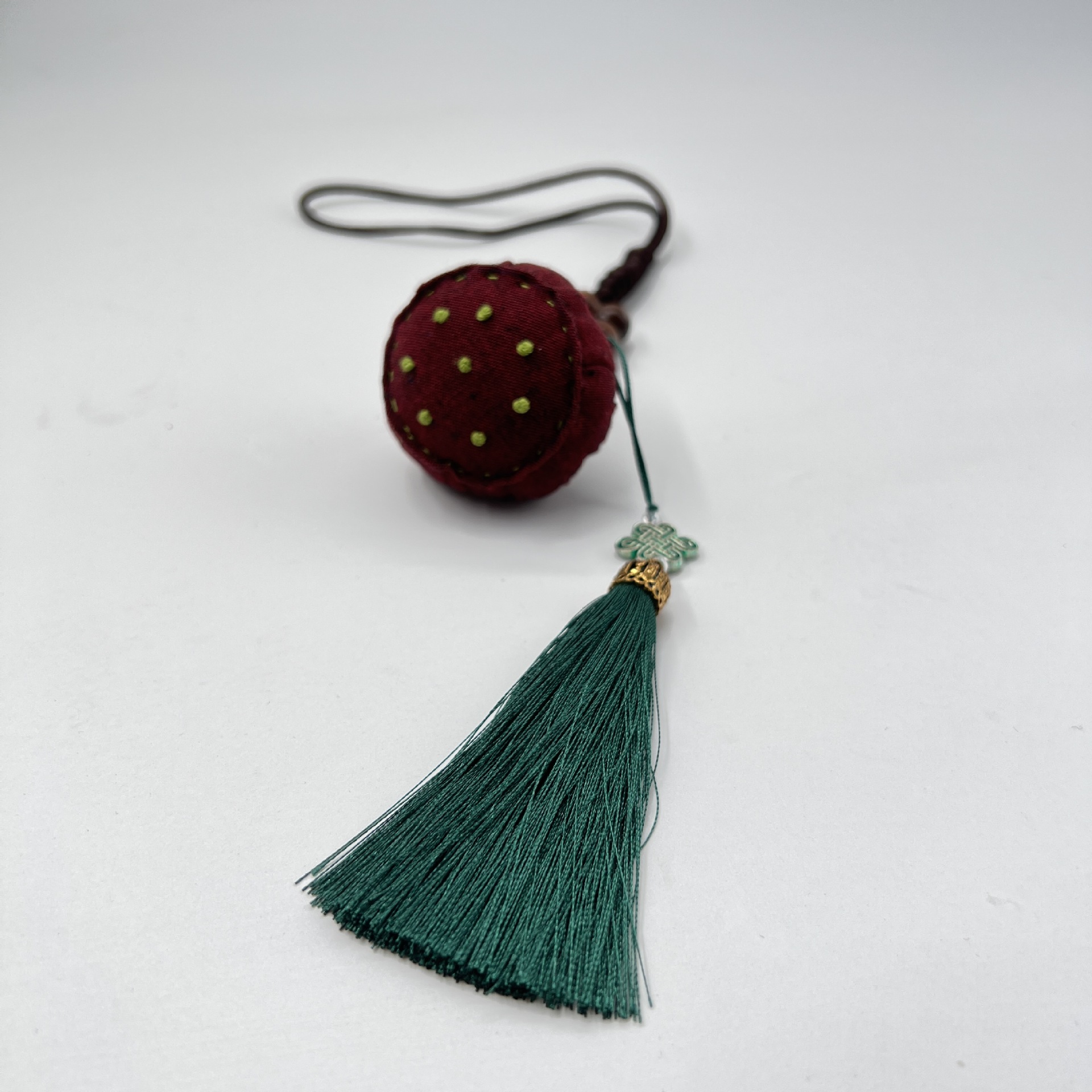 Bordado DIY hecho a mano patchwork bolsita colgante Lu bordado loto decoración del coche Regalo De vacaciones collar bolsita colgante