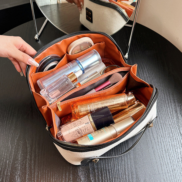Retro capacious cosmetic bag