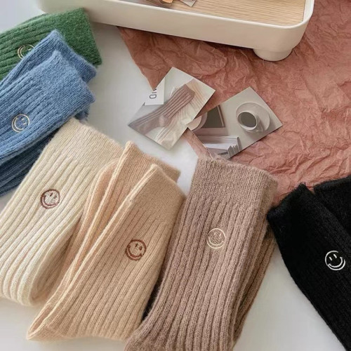 Autumn and winter new wool socks for men and women, Korean version, hot stamping, smiley face embroidery, mid-calf pure cotton socks, ins, versatile and warm