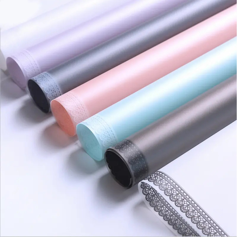 Fábrica de fiestas de flores al por mayor encaje papel de embalaje de flores impermeable semipermeable papel de niebla papel de embalaje de ramo de flores sólidas